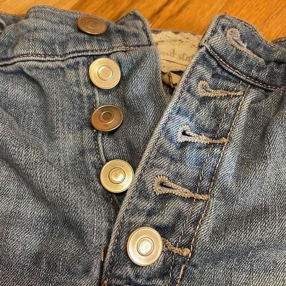 Altar’d state denim shorts size 27 - Picture 4 of 5